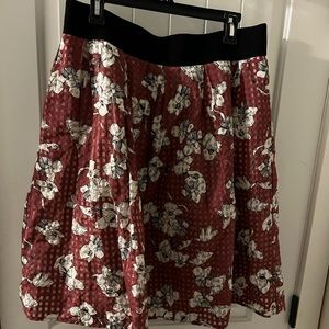 It has pockets!!!! Super cute gingham and floral!